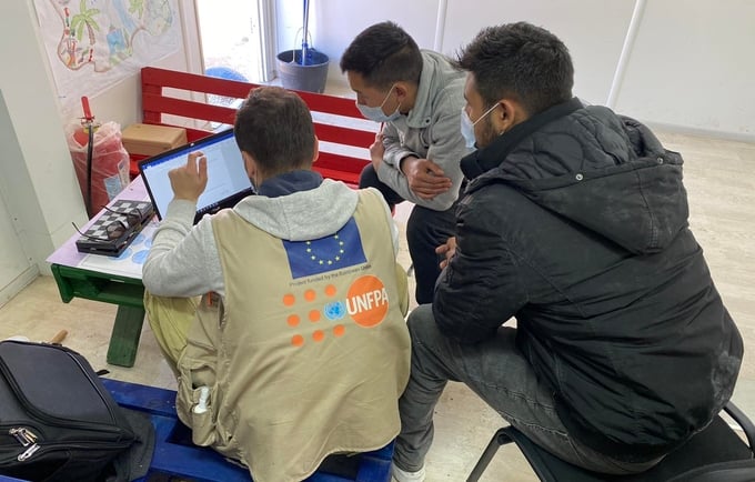 Young male refugees and migrants participate in an IT session at a UNFPA-supported Boys and Young Men Centre in Bosnia and Herzegovina. Photo: UNFPA Bosnia and Herzegovina