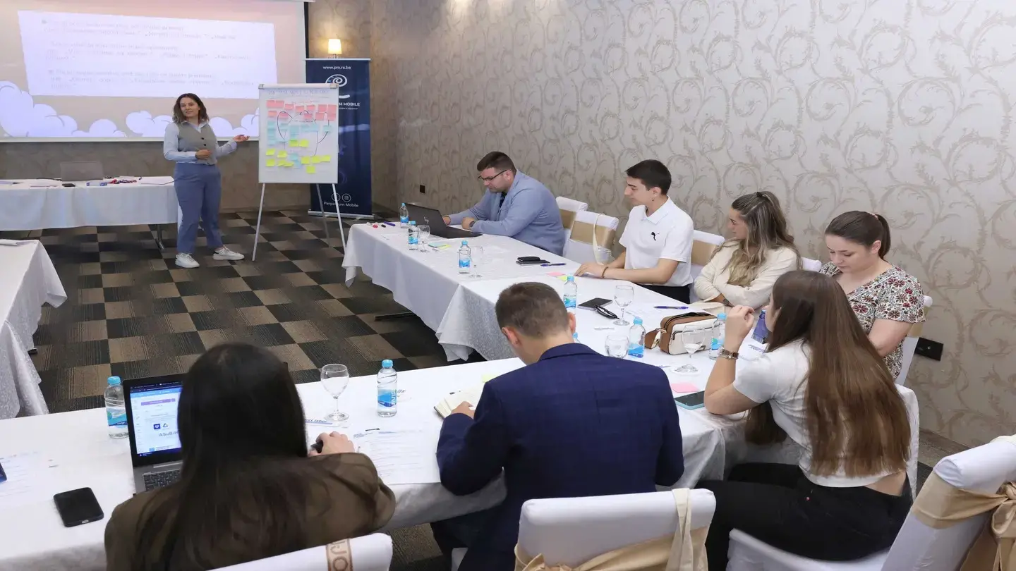 “Jednakost počinje kod kuće” – Mladi u BiH o redefinisanju očinstva i roditeljstvu