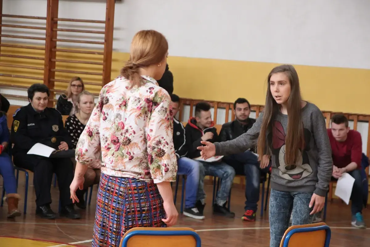 Taking one Roma girl’s story to the stage to combat early marriage in Bosnia and Herzegovina